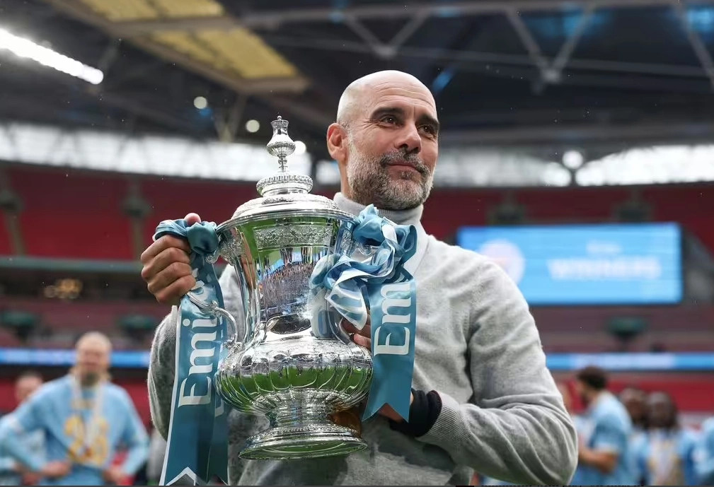 “Daily Mail”: Guardiola do të largohet nga City